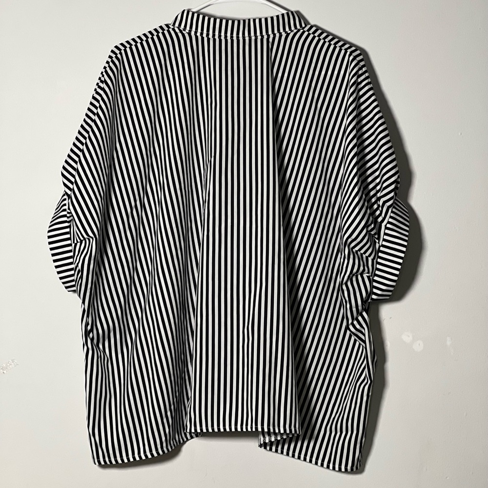 3/$10 πΈ Shein Black and White Striped Button Up Top Large Dolman Sleeves - Picture 2 of 8